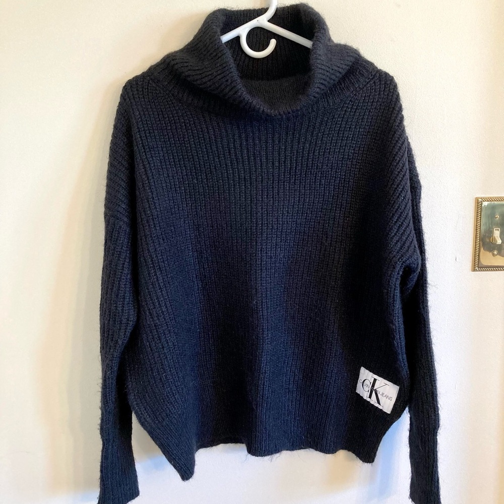 Calvin Klein Sweater - Picture 5 of 6